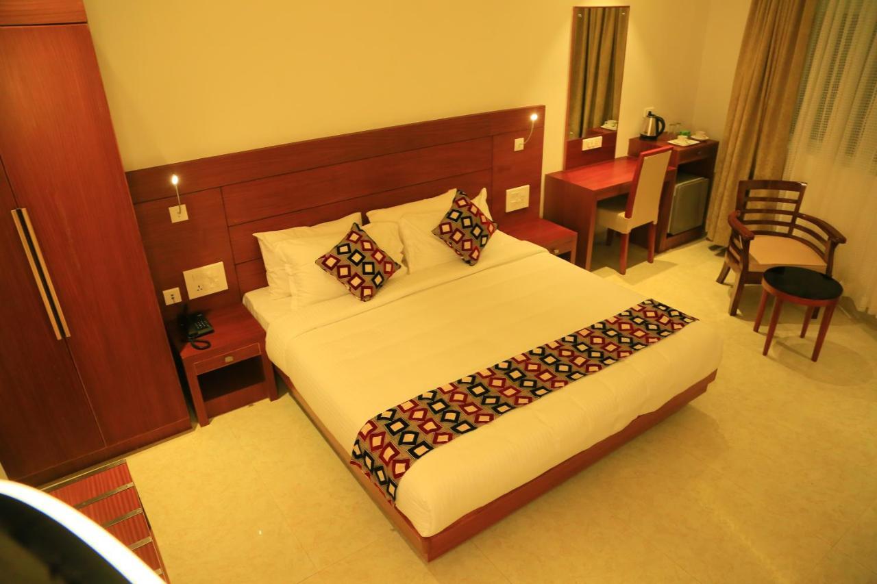Hotel Victoria International Kattappana 외부 사진