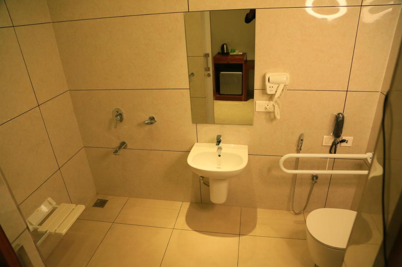 Hotel Victoria International Kattappana 외부 사진