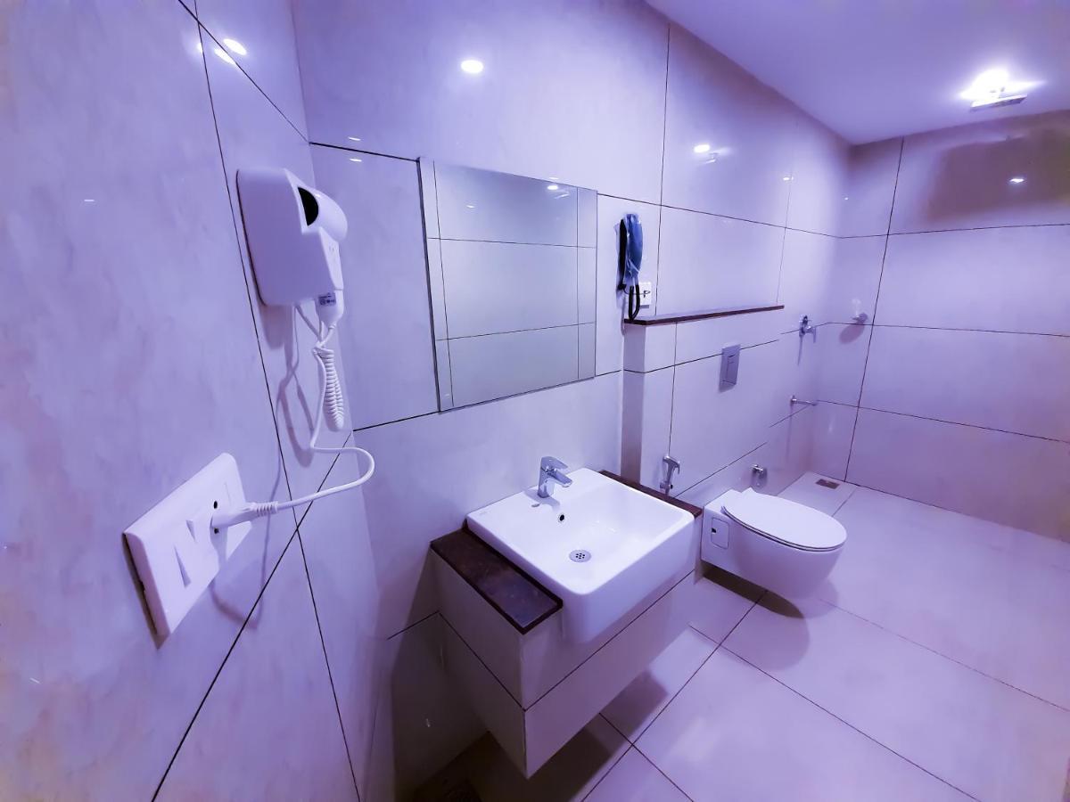 Hotel Victoria International Kattappana 외부 사진