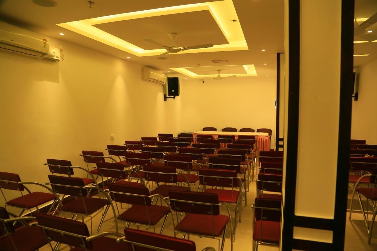 Hotel Victoria International Kattappana 외부 사진